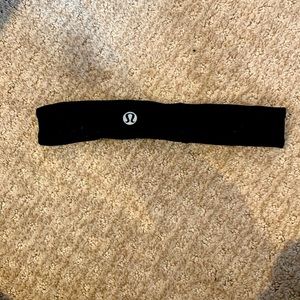 Black lululemon headband